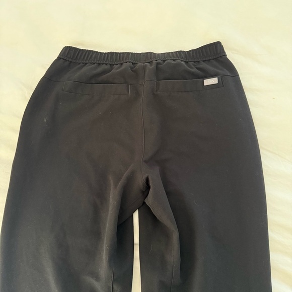 FIGS Tansen Jogger Scrub Pants - Picture 5 of 7